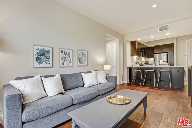 589 Americana Way Marc 423, Glendale, CA 91210