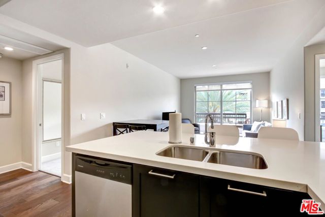 589 Americana Way Marc 423, Glendale, CA 91210