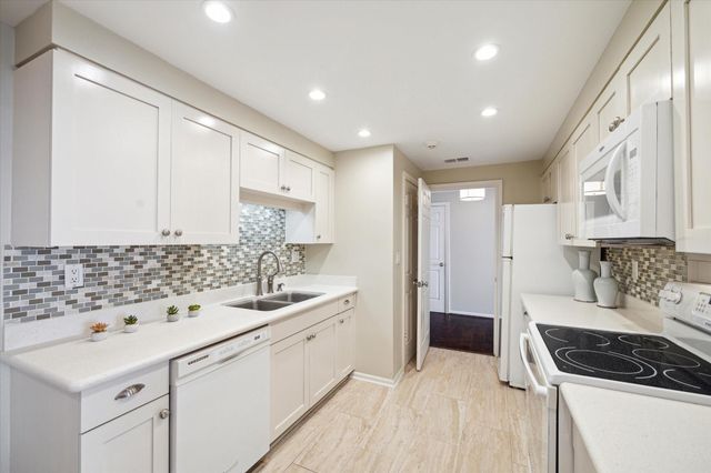 2001 Holcombe Boulevard 3203, Houston, TX 77030