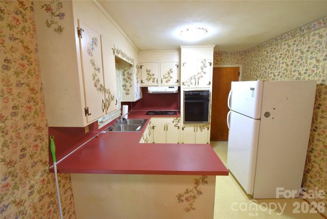 502 W Henry Street, Belmont, NC 28012