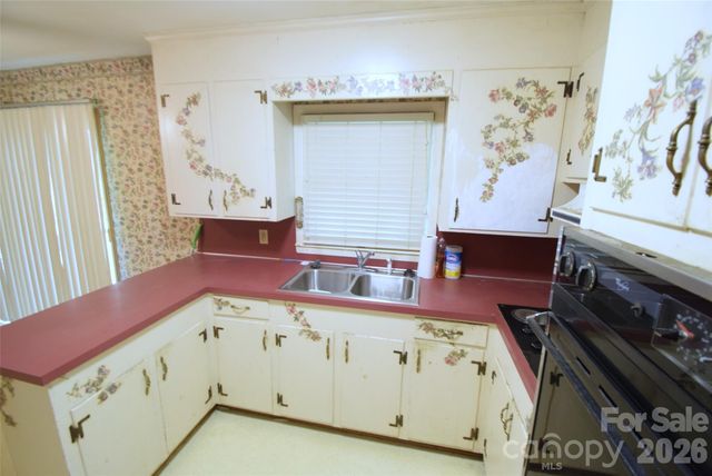 502 W Henry Street, Belmont, NC 28012