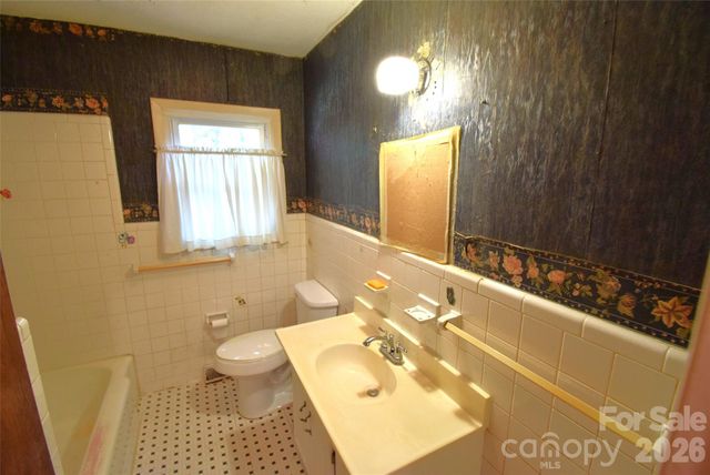 502 W Henry Street, Belmont, NC 28012