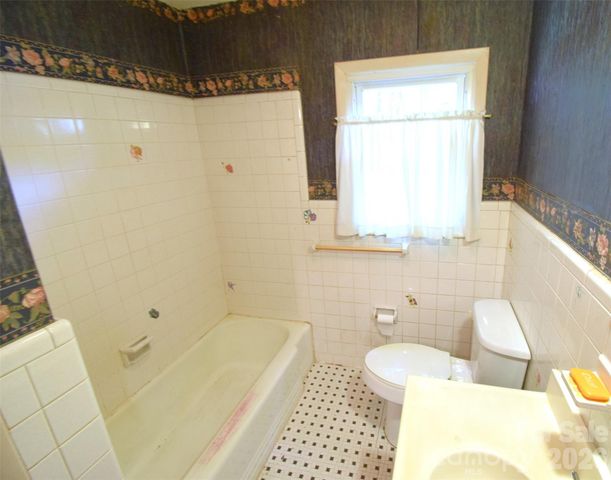 502 W Henry Street, Belmont, NC 28012