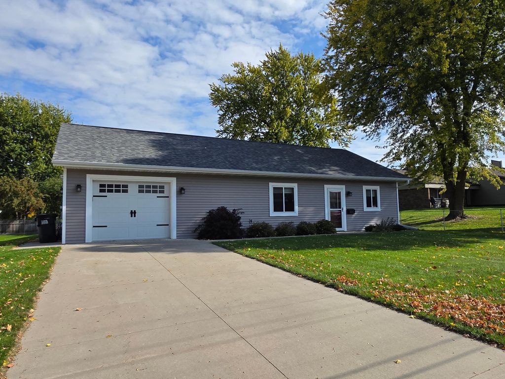 411 Bullis Street, Kenyon, MN 55946 — exterior