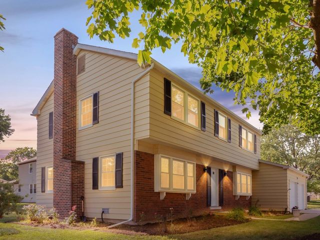 114 TIMBER HILL Road, Buffalo Grove, IL 60089