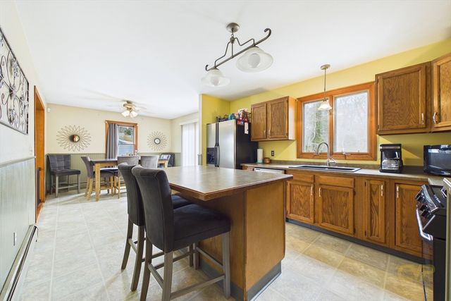 14 Day St, Fairhaven, MA 02719