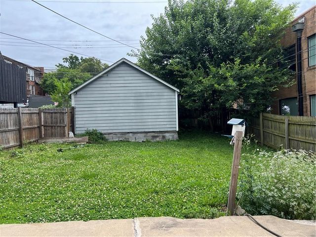 4435 HOLLY Street, Kansas City, MO 64111