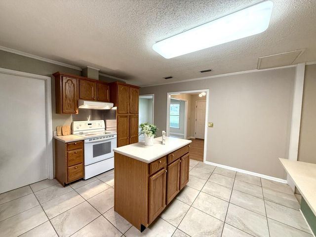 2001 Saddlewood Trl, Dothan, AL 36301