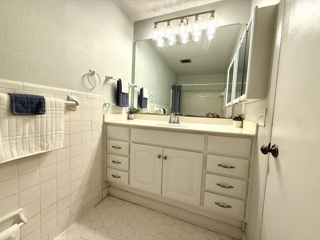 2001 Saddlewood Trl, Dothan, AL 36301
