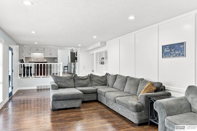 867 S 156th Avenue, Omaha, NE 68118