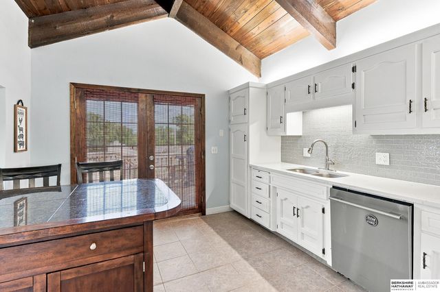 867 S 156th Avenue, Omaha, NE 68118