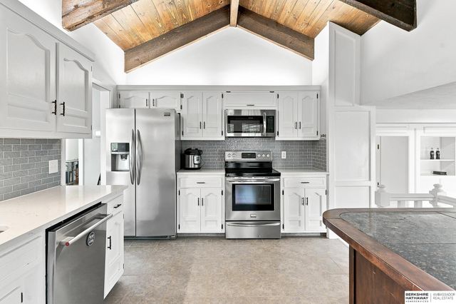 867 S 156th Avenue, Omaha, NE 68118