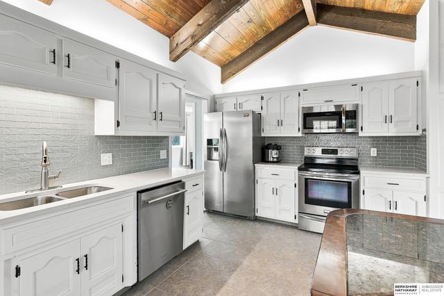 867 S 156th Avenue, Omaha, NE 68118