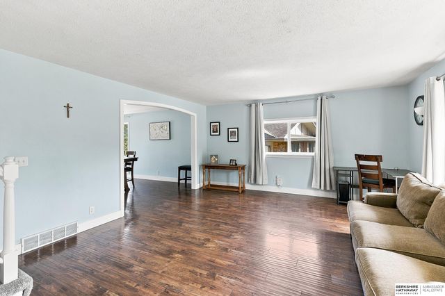867 S 156th Avenue, Omaha, NE 68118