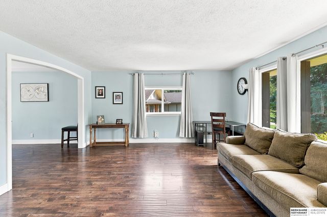 867 S 156th Avenue, Omaha, NE 68118