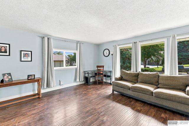 867 S 156th Avenue, Omaha, NE 68118