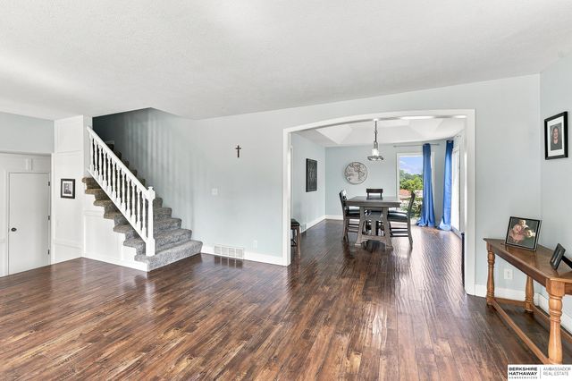 867 S 156th Avenue, Omaha, NE 68118