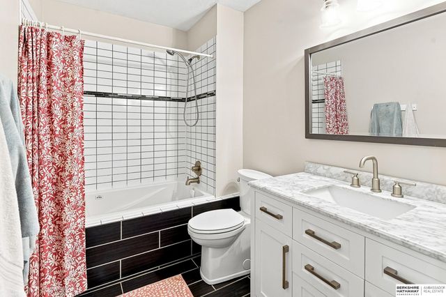 867 S 156th Avenue, Omaha, NE 68118