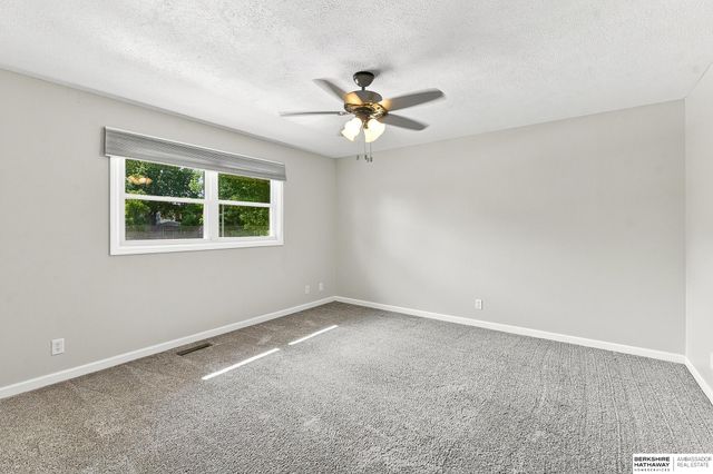 867 S 156th Avenue, Omaha, NE 68118