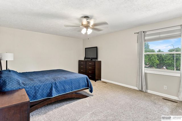 867 S 156th Avenue, Omaha, NE 68118