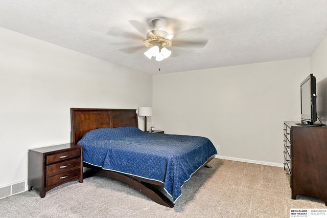 867 S 156th Avenue, Omaha, NE 68118