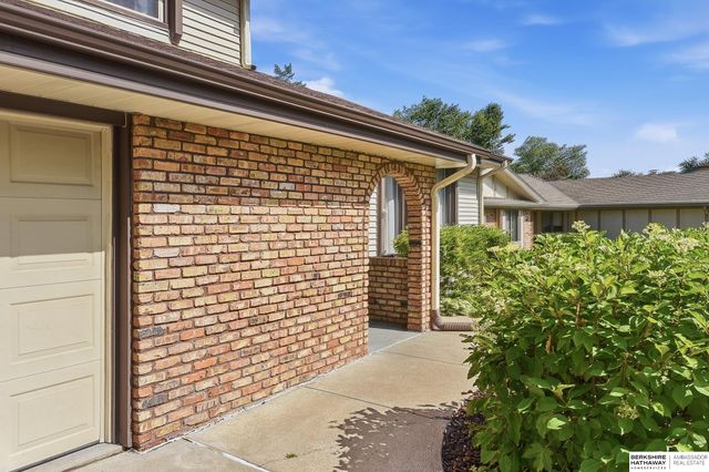 867 S 156th Avenue, Omaha, NE 68118