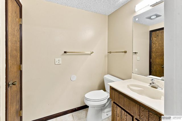 867 S 156th Avenue, Omaha, NE 68118