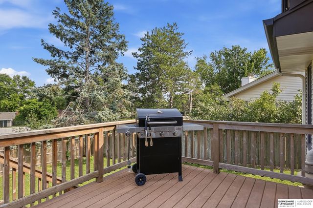 867 S 156th Avenue, Omaha, NE 68118