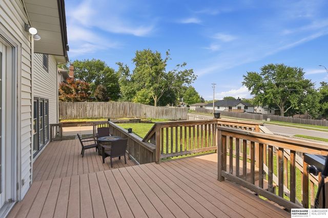 867 S 156th Avenue, Omaha, NE 68118