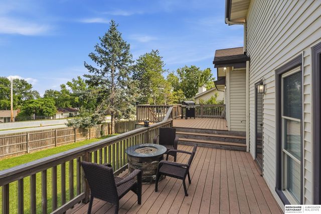 867 S 156th Avenue, Omaha, NE 68118