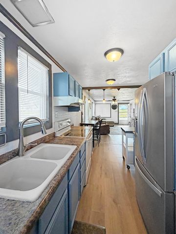 510 W Dewey Street, Freeport, IL 61032