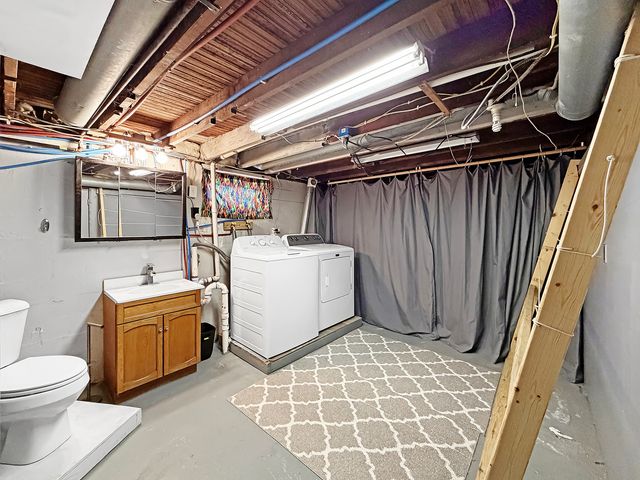 510 W Dewey Street, Freeport, IL 61032