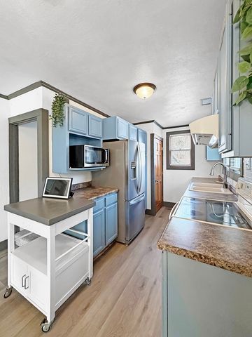 510 W Dewey Street, Freeport, IL 61032