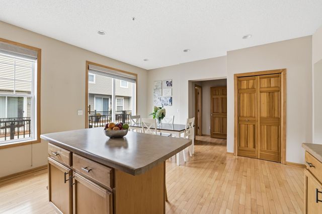 11317 Stratton Avenue 100, Eden Prairie, MN 55344