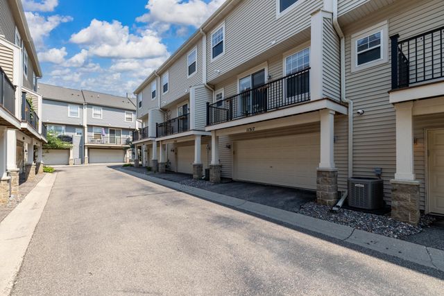 11317 Stratton Avenue 100, Eden Prairie, MN 55344