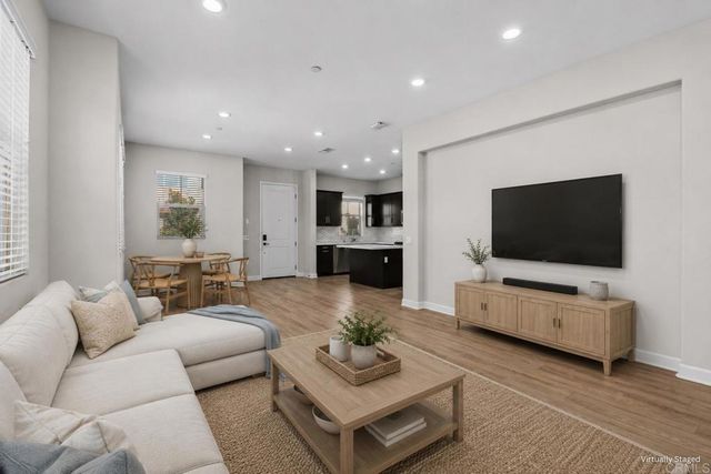 1137 Delpy View Point, Vista, CA 92084