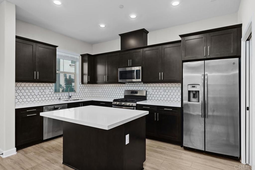 1137 Delpy View Point, Vista, CA 92084
