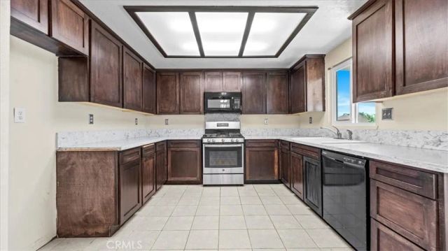 18298 Danbury, Hesperia, CA 92345