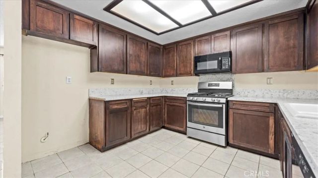 18298 Danbury, Hesperia, CA 92345