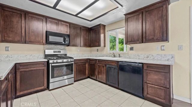 18298 Danbury, Hesperia, CA 92345