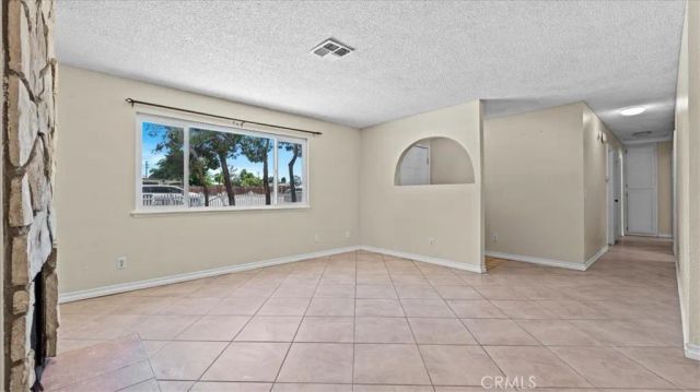 18298 Danbury, Hesperia, CA 92345