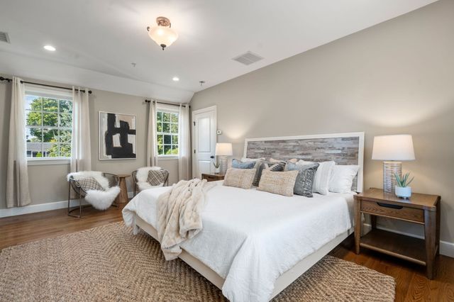 47 High Street 47, Newton, MA 02464