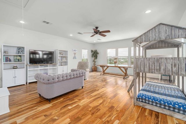 10129 Longhorn SKWY, Dripping Springs, TX 78620