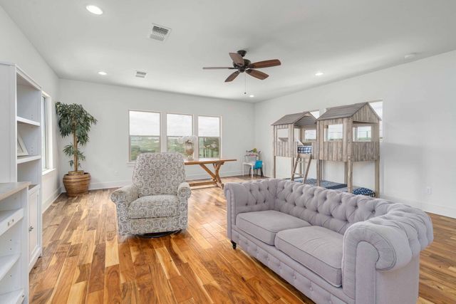 10129 Longhorn SKWY, Dripping Springs, TX 78620