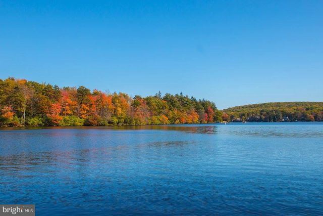 340 MOSEYWOOD RD, Lake Harmony, PA 18624