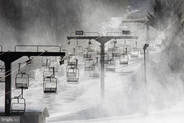 340 MOSEYWOOD RD, Lake Harmony, PA 18624