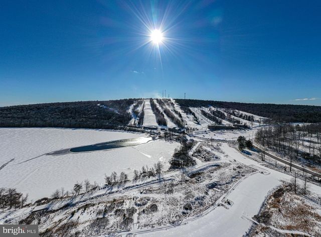 340 MOSEYWOOD RD, Lake Harmony, PA 18624