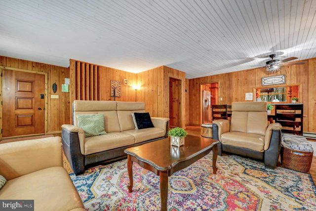 340 MOSEYWOOD RD, Lake Harmony, PA 18624