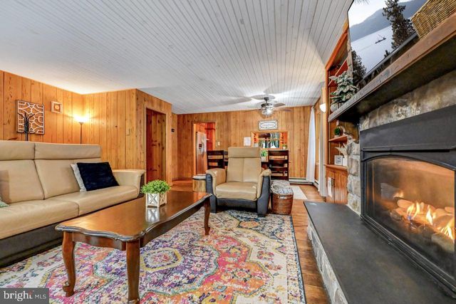 340 MOSEYWOOD RD, Lake Harmony, PA 18624