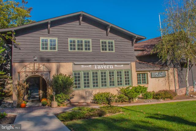 340 MOSEYWOOD RD, Lake Harmony, PA 18624